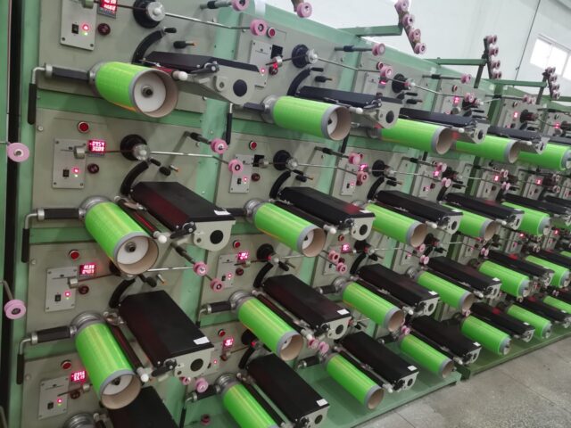 Braiding machine carriers loaded with PE fiber bobbins